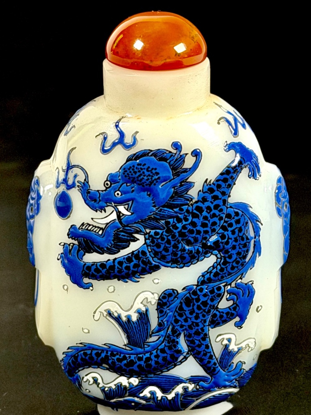 Beautiful Milk Glass Dragon Chinese Snuff Bottle
